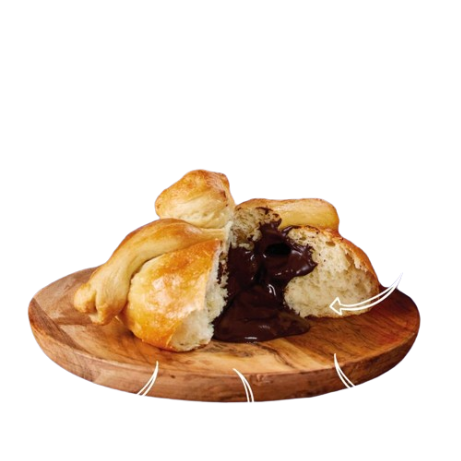 Pan de muerto sin gluten relleno de cacao.